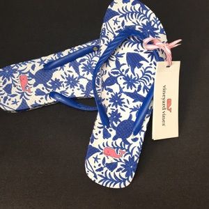 Vineyard Vines Flip Flops size 5